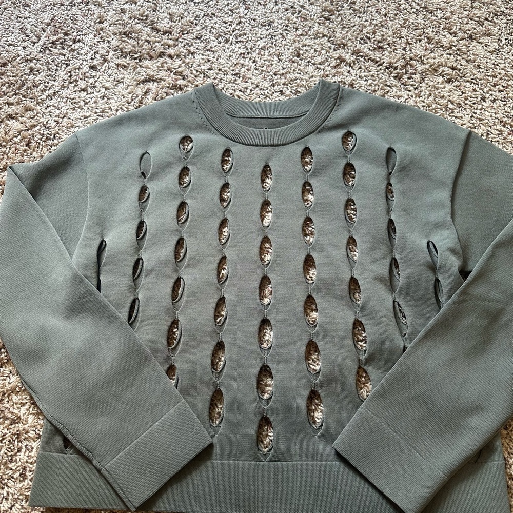 Lululemon Mesh Knit Pullover
Grey Sage small
